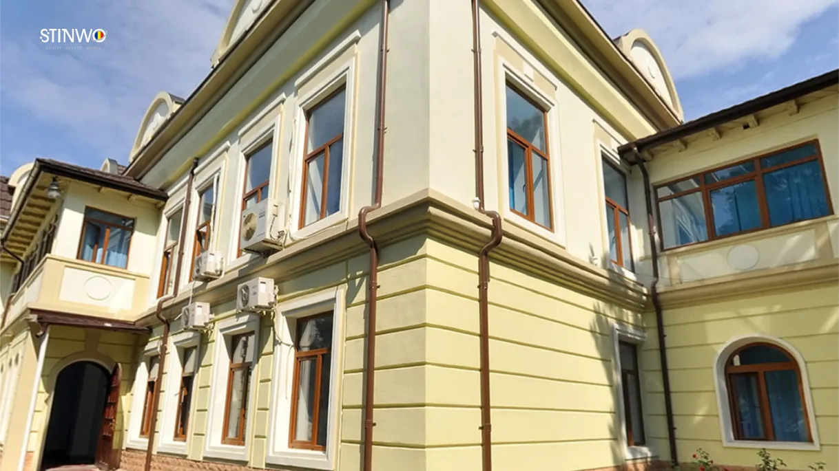 Apollonia University of Iași Building